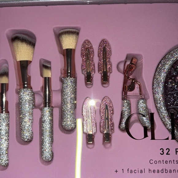 2024 Glitz & Glam Christmas holiday 31 piece essential brush collection 🎀💎 - Picture 7 of 16